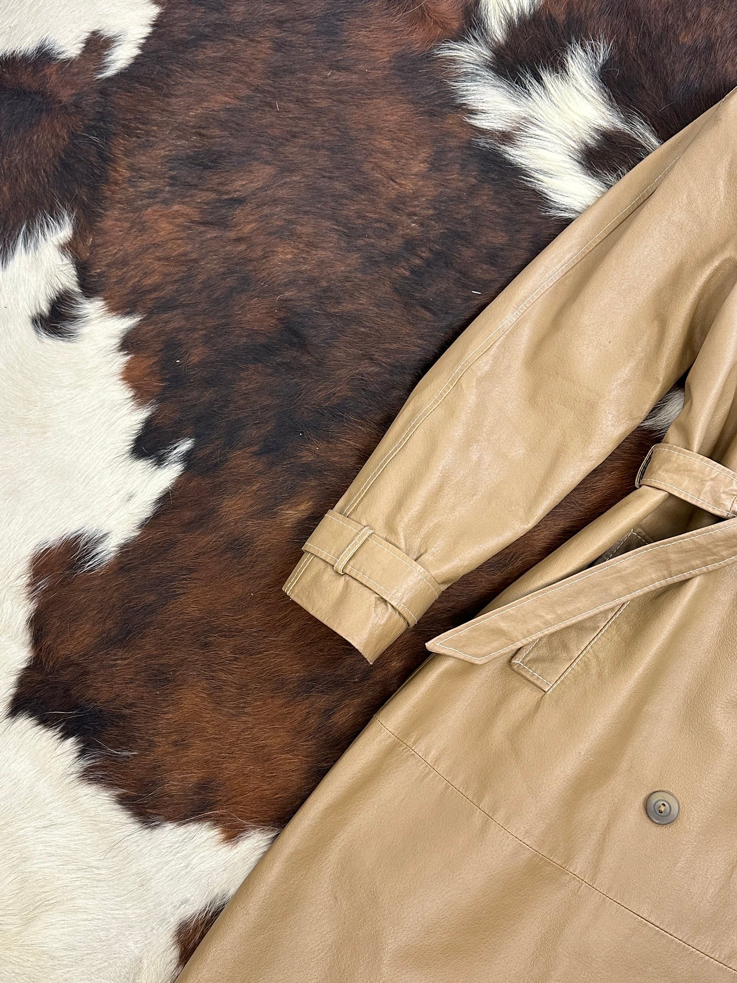 Trench in vera pelle color cammello