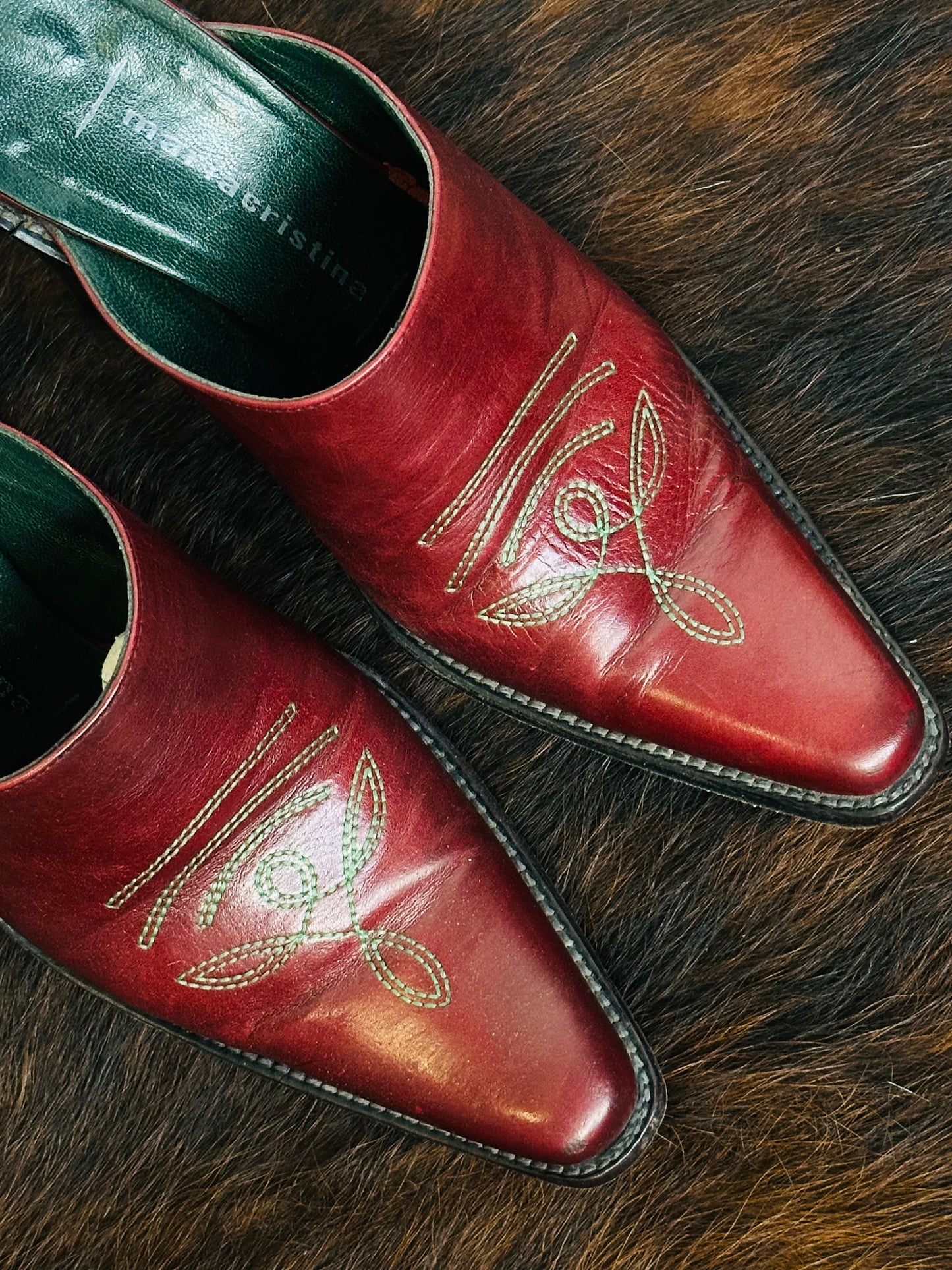 Maria Cristina – Mules Vintage in Pelle Bordeaux con Ricamo Western | Tg 36