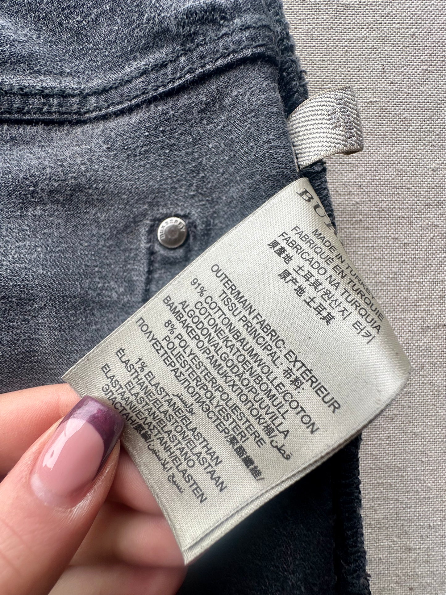 Jeans neri Burberry con logo ricamato
