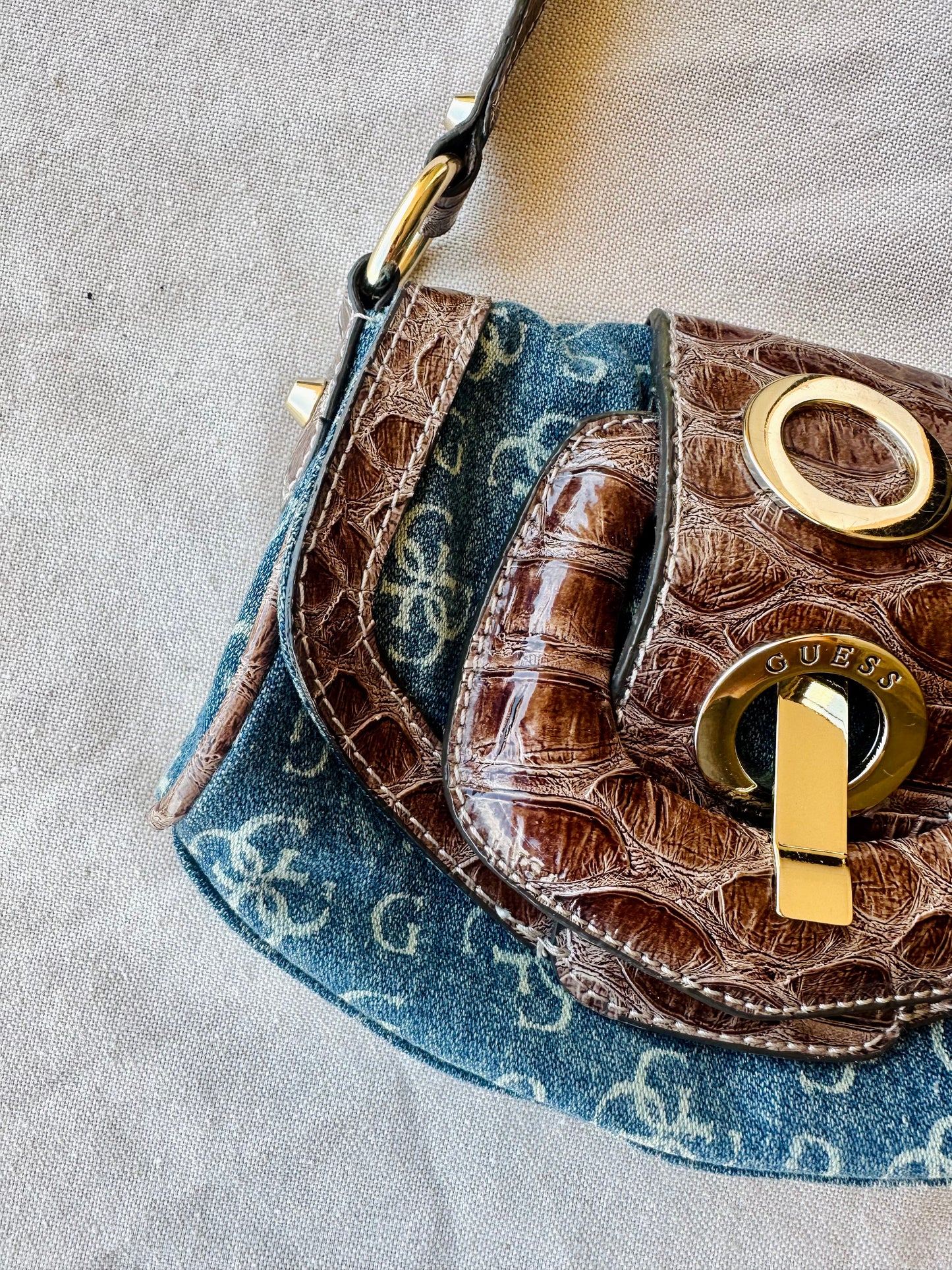 GUESS - Pochette