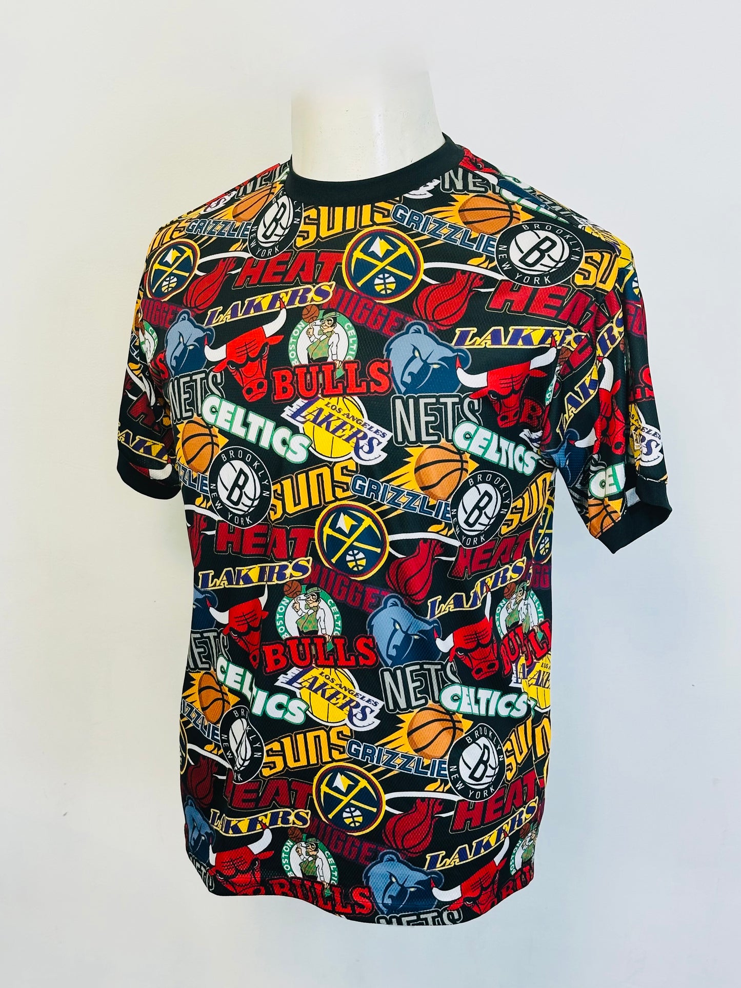 NBA x NEW ERA - T-shirt Multiteam Sticker Patch | XS