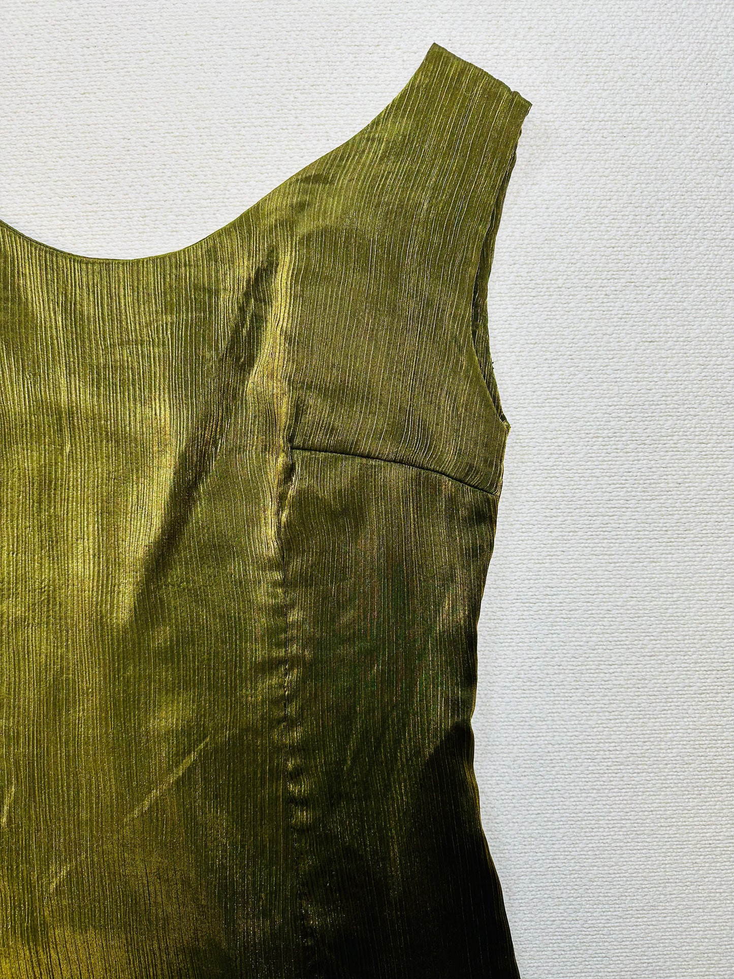 Abito sartoriale verde e oro