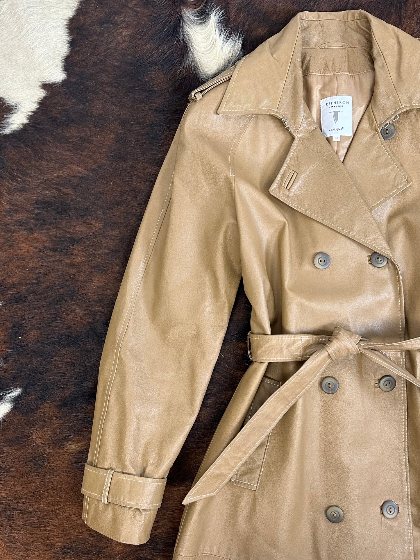 Trench in vera pelle color cammello