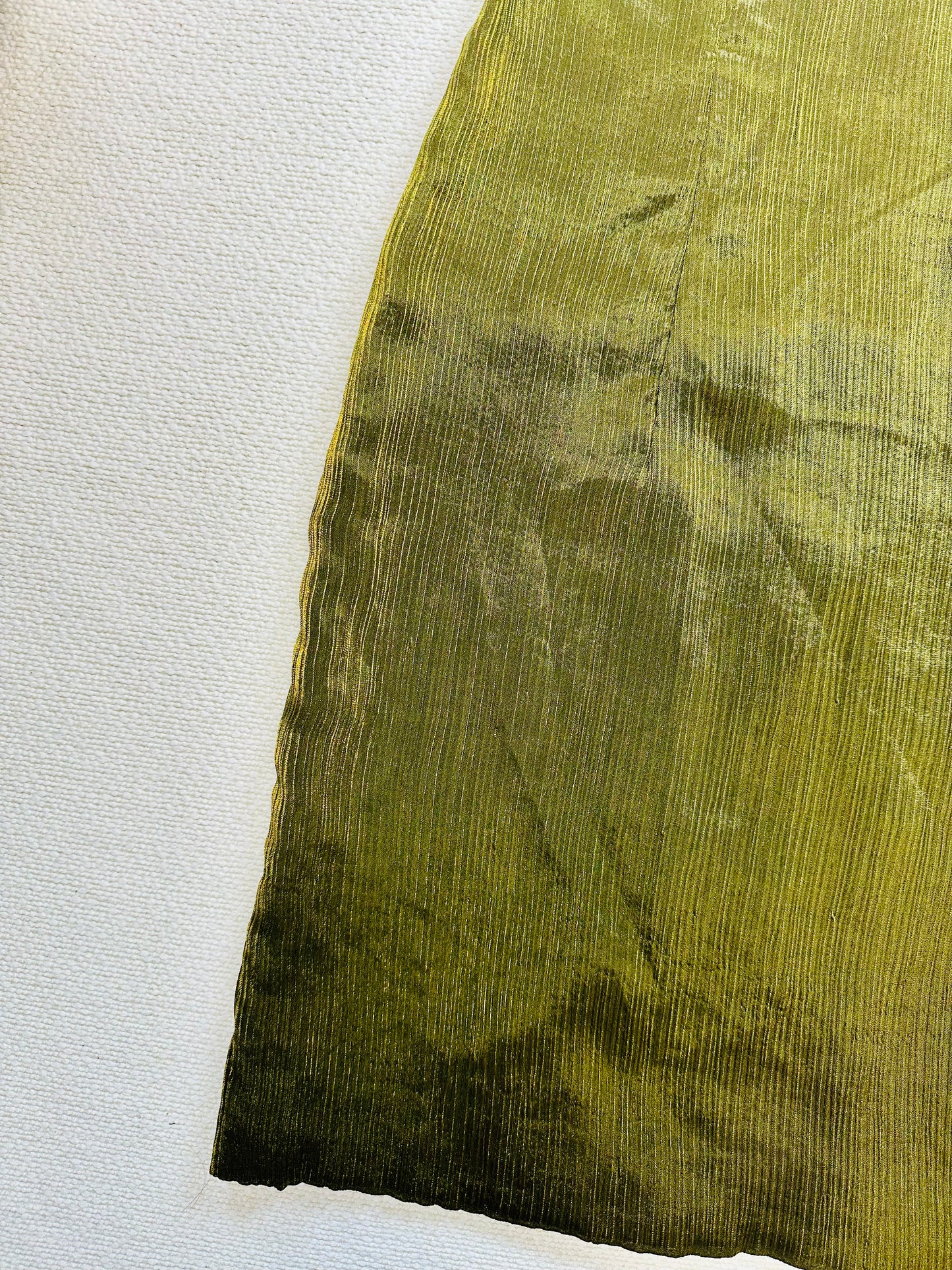 Abito sartoriale verde e oro