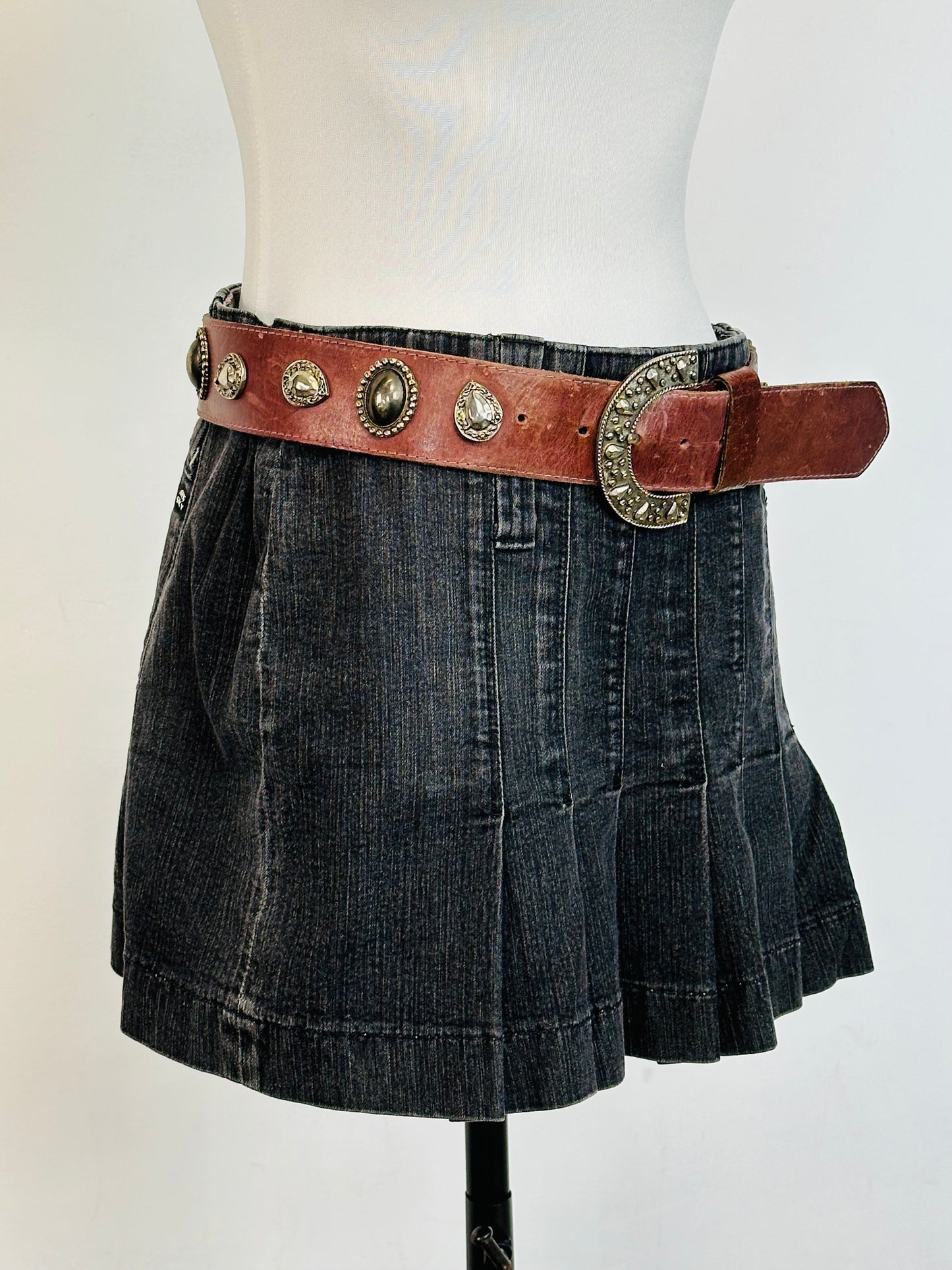 Mini Gonna a Pieghe in Denim Nero Vintage – Miss Sixty Y2K | Made in Italy