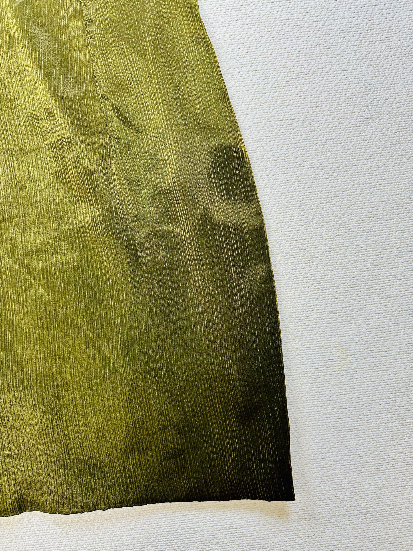 Abito sartoriale verde e oro