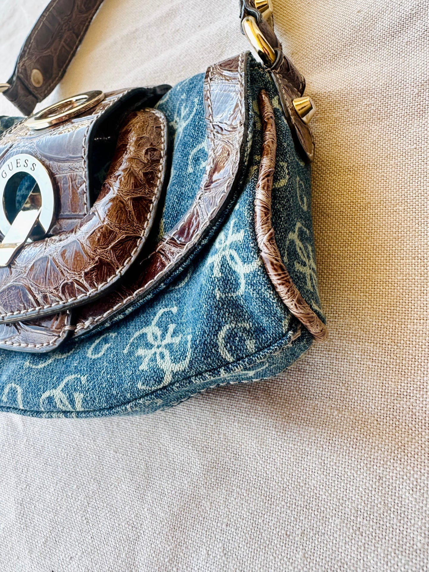 GUESS - Pochette