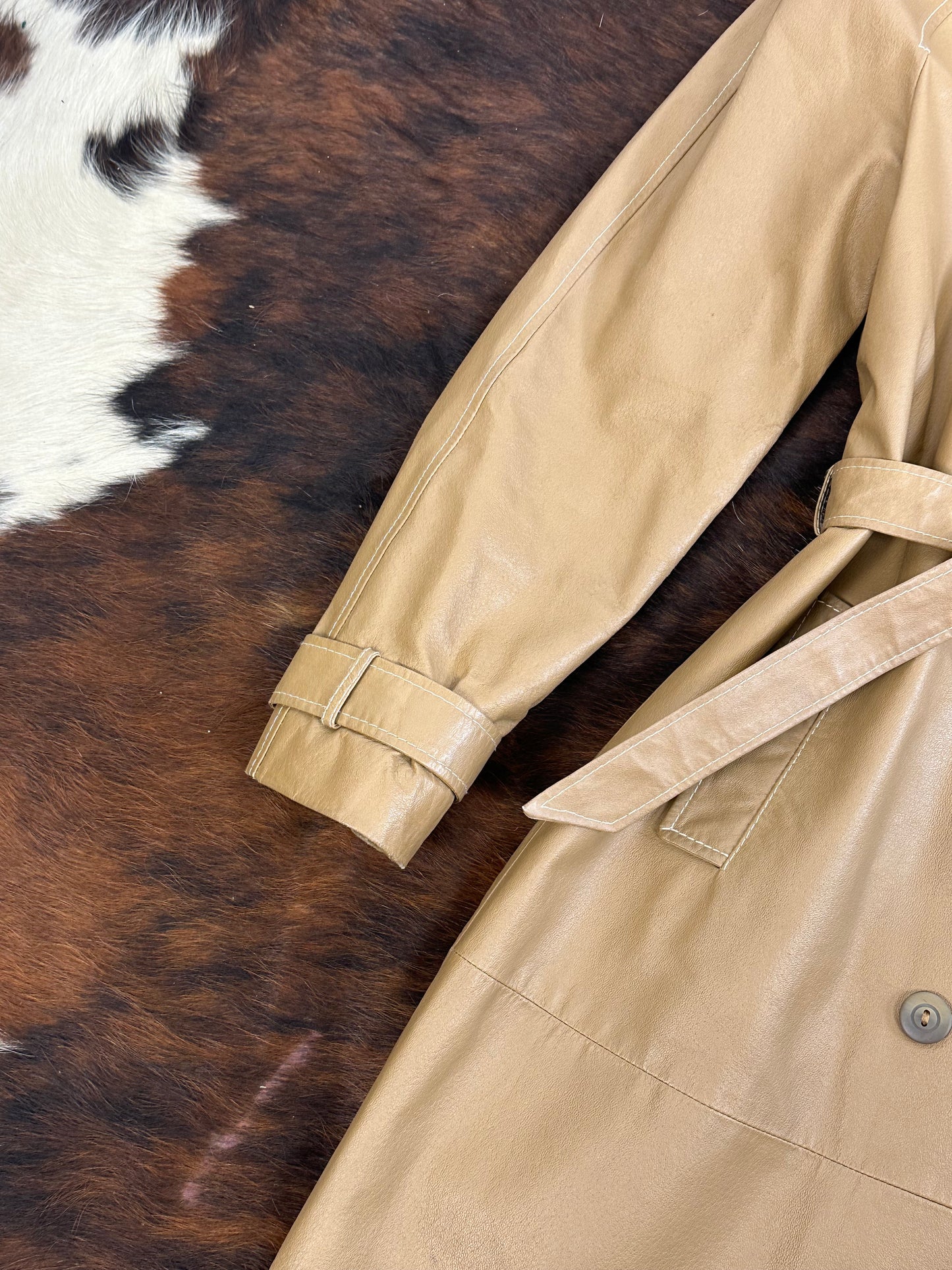 Trench in vera pelle color cammello