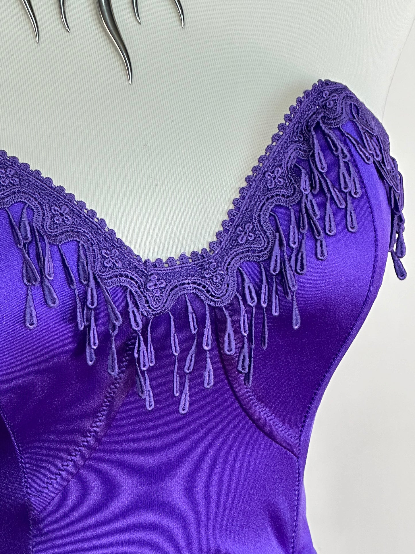 Top bustier vintage elasticizzato viola con ricami a goccia