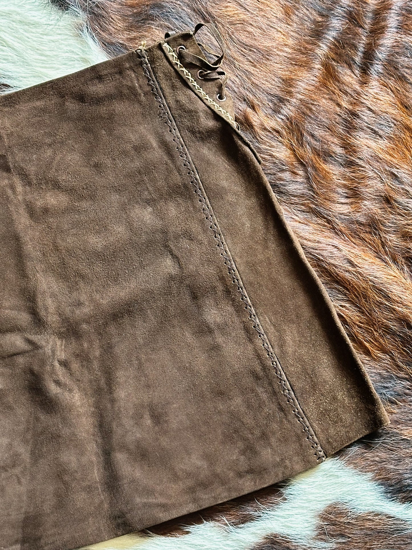 Gonna vintage in pelle scamosciata marrone con lacci laterali