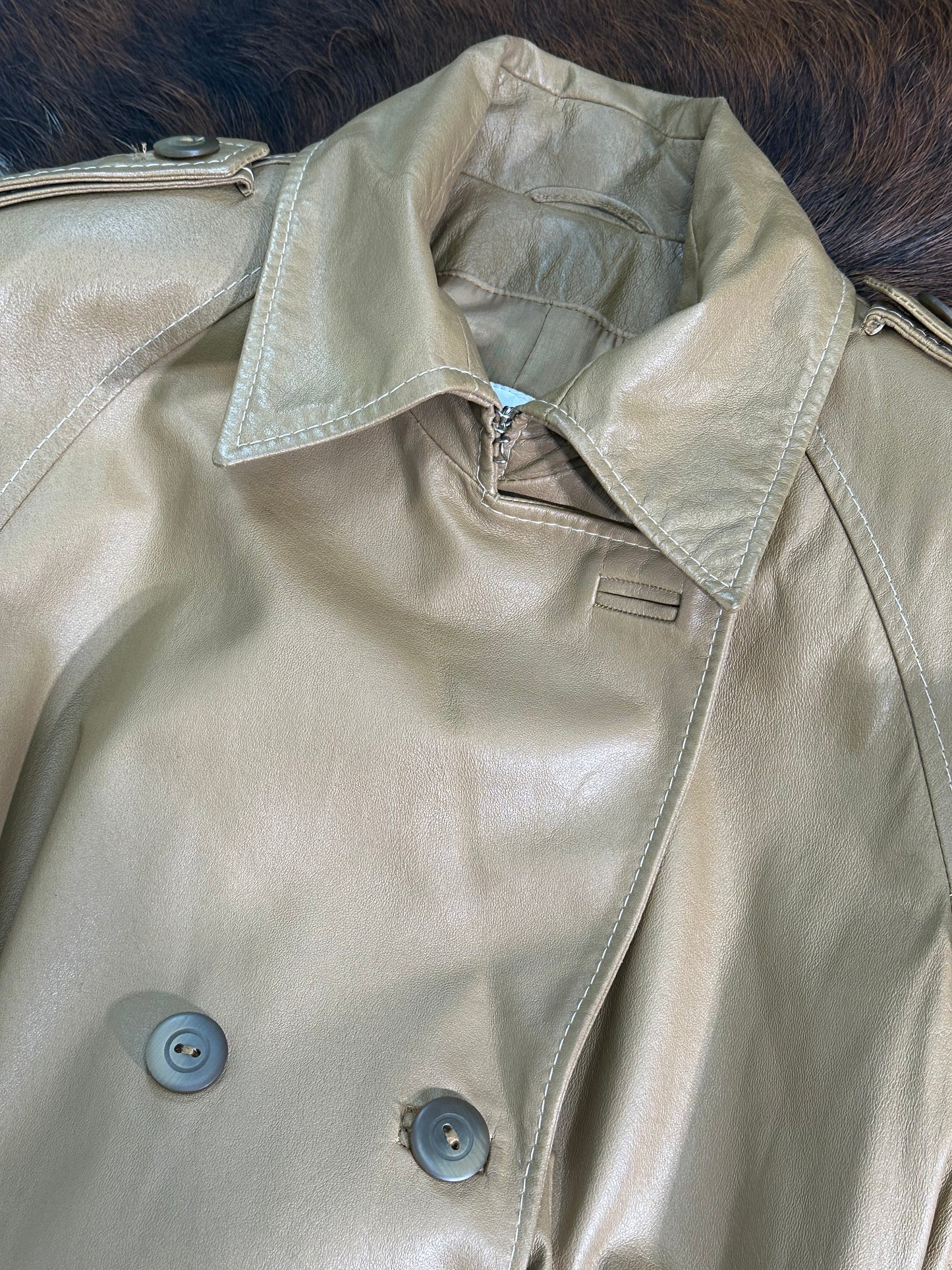 Trench in vera pelle color cammello