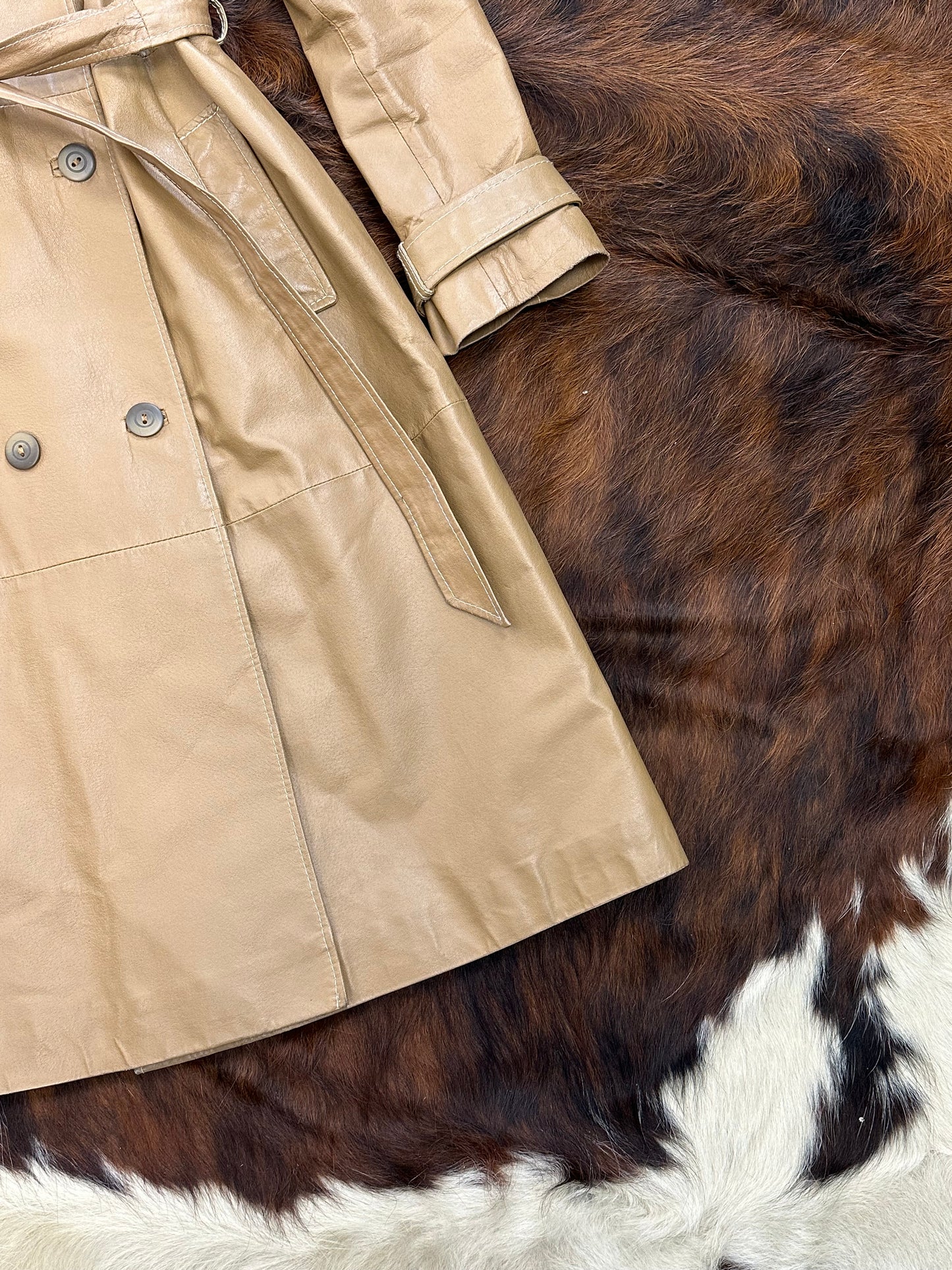 Trench in vera pelle color cammello
