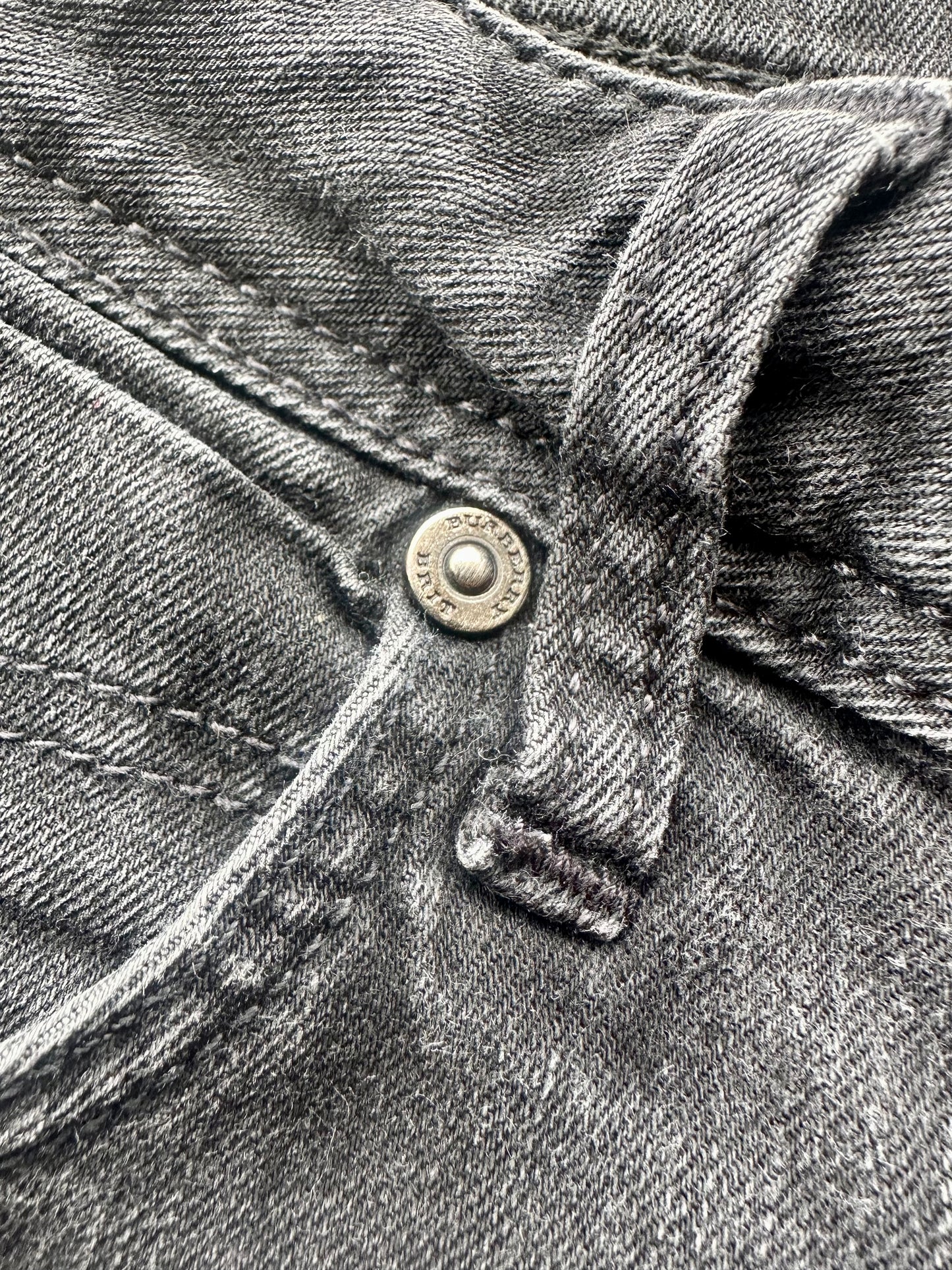 Jeans neri Burberry con logo ricamato