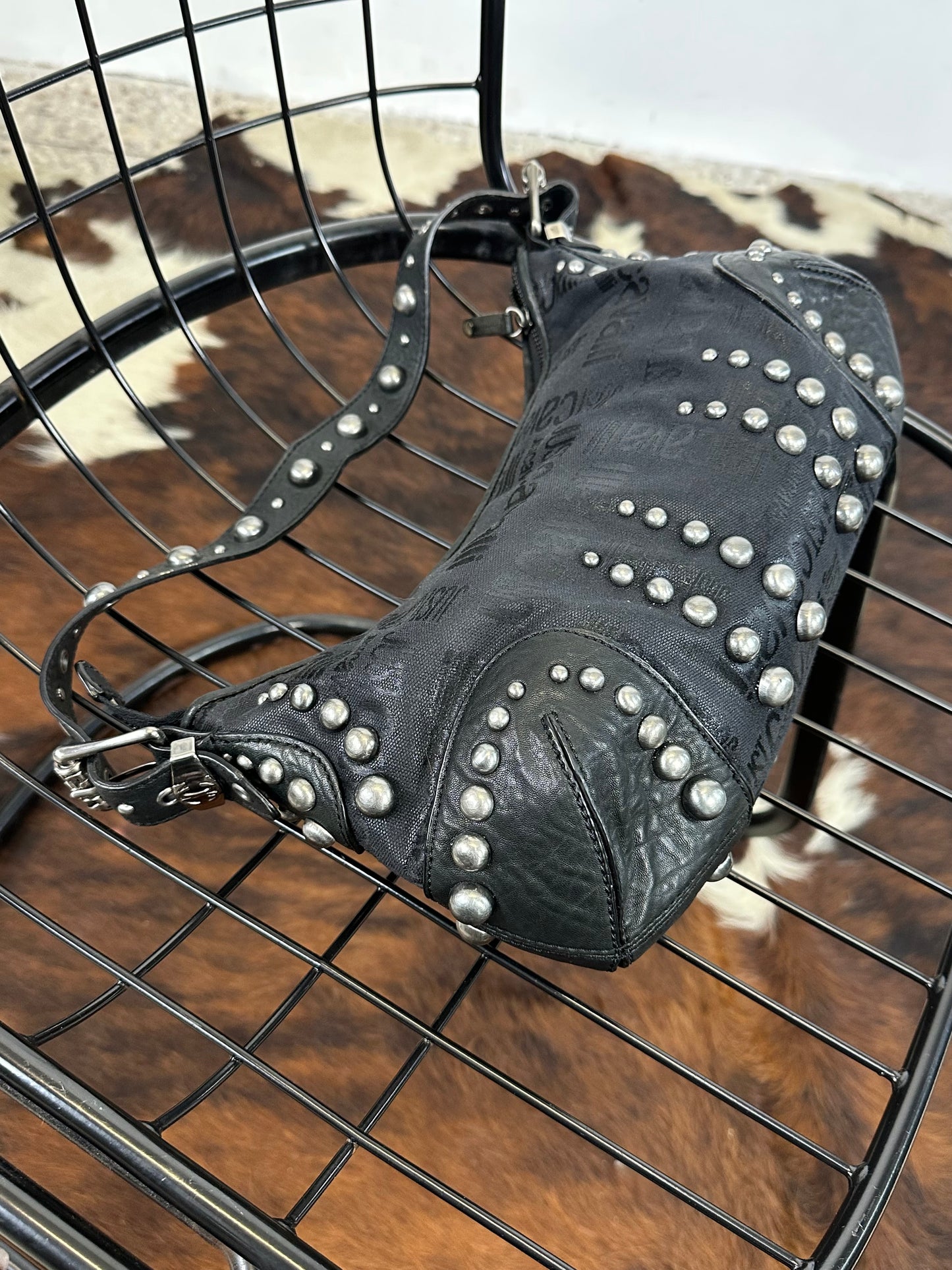 JUST CAVALLI - Borsa hobo a spalla nera borchiata Y2K