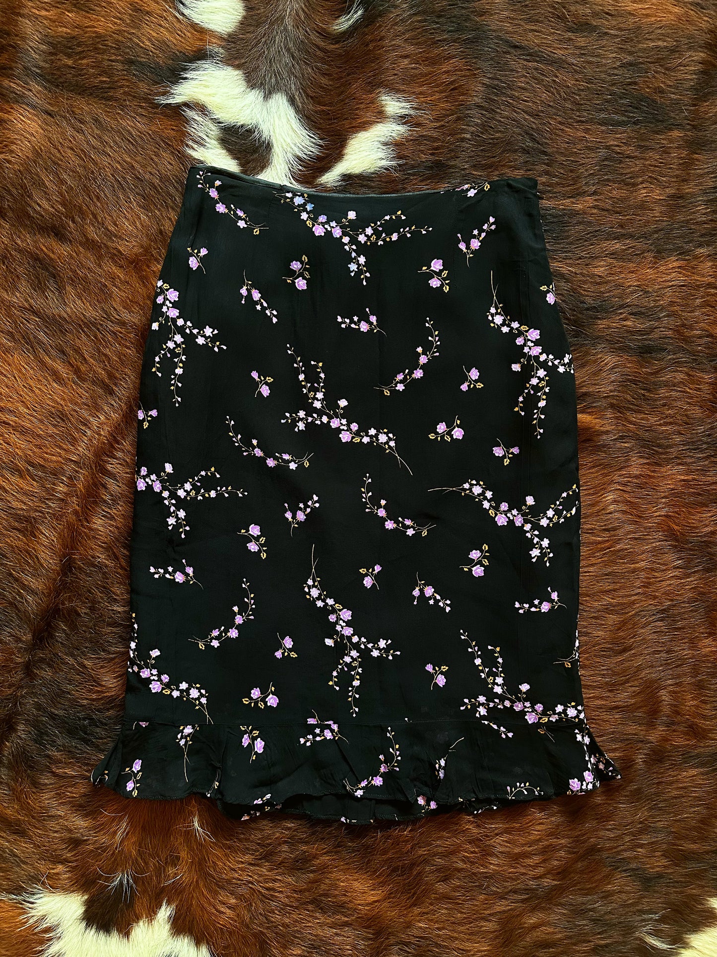 Gonna vintage floreale in viscosa con volant – Nero/Lilla