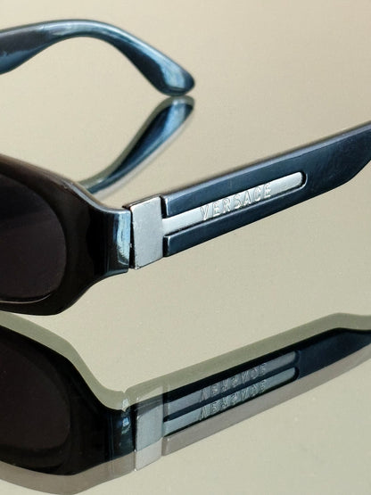 VERSACE - Occhiali da sole P-596 – montatura nera con dettagli metallici