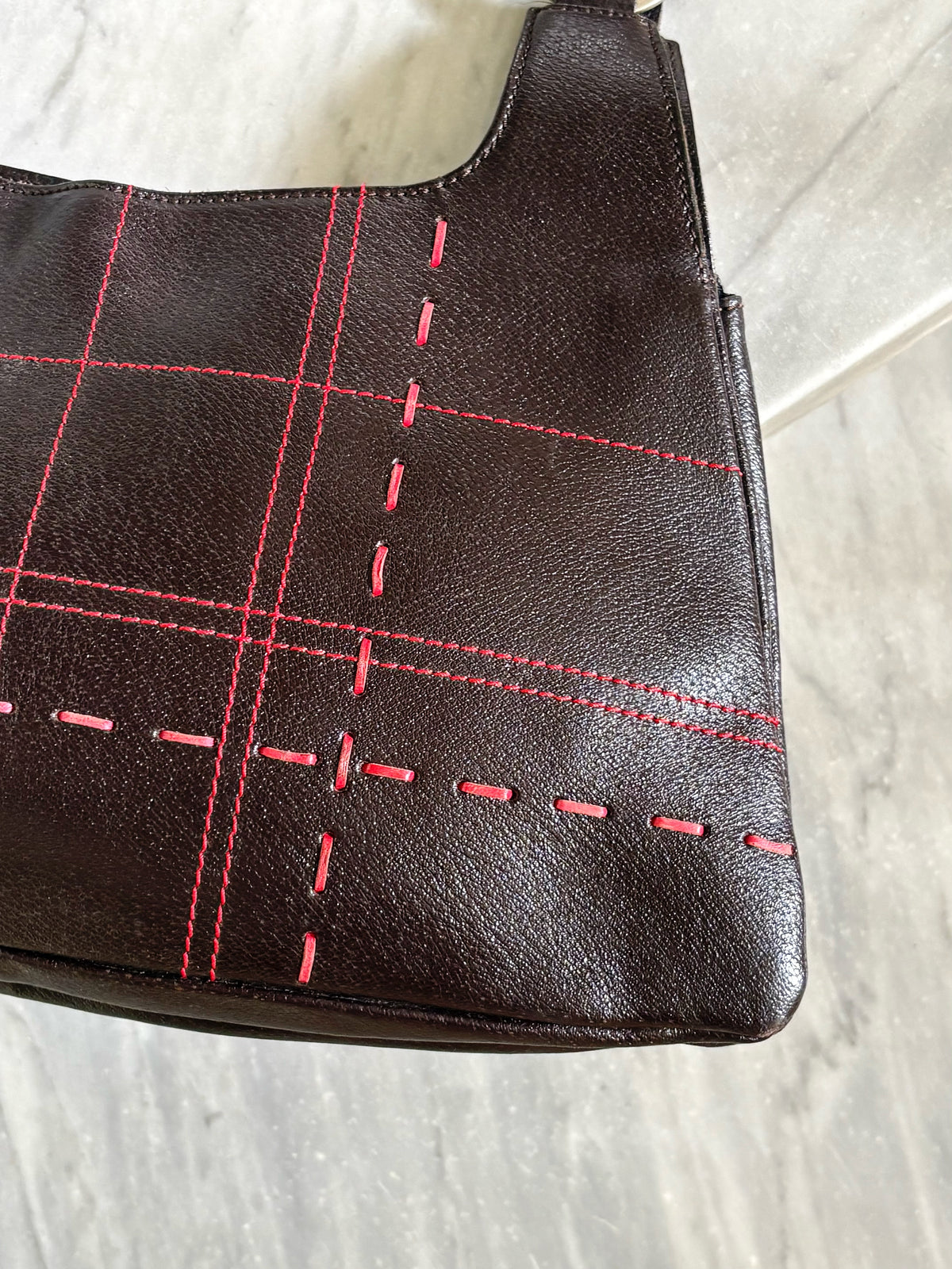 PENNYBLACK - Vintage Y2K Brown Leather Shoulder Bag – Borsa in Pelle Marrone con Cuciture Rosse