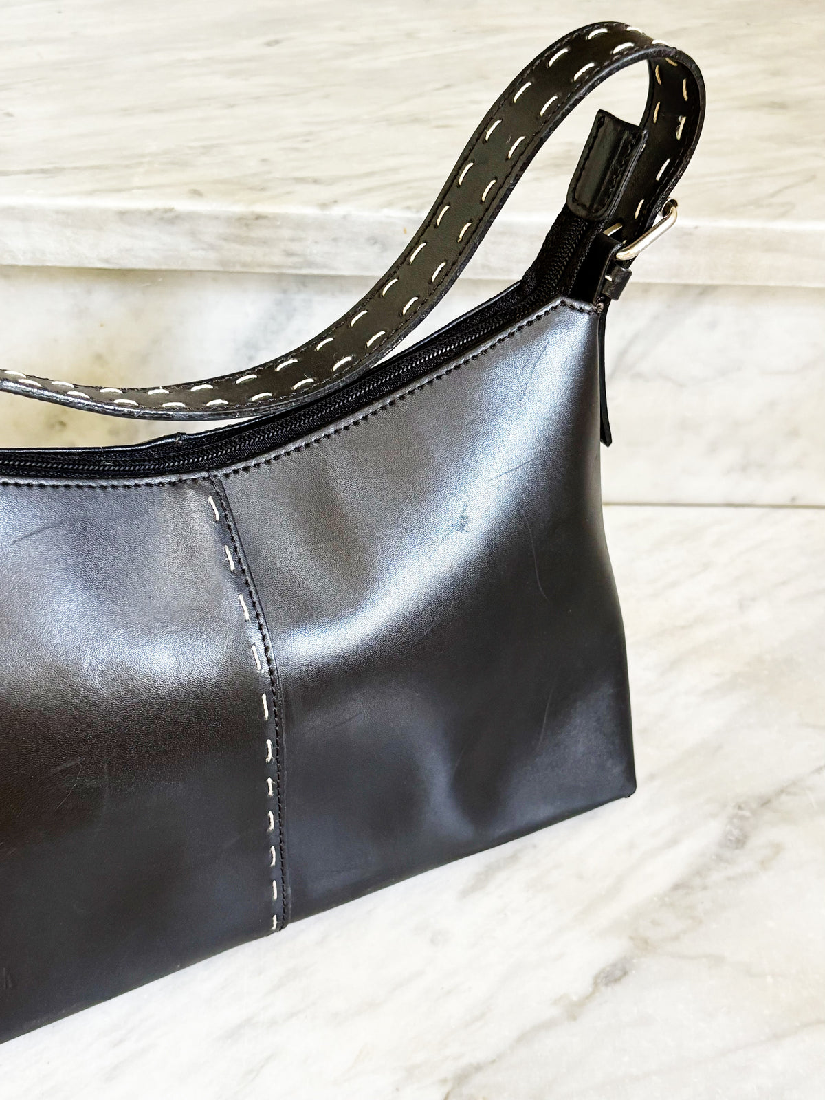 MARELLA– Borsa vintage in pelle nera con impunture a contrasto