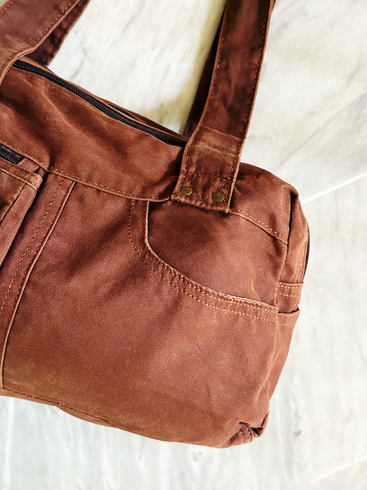 Borsa a spalla in cotone marrone ruggine multipocket – stile Y2K