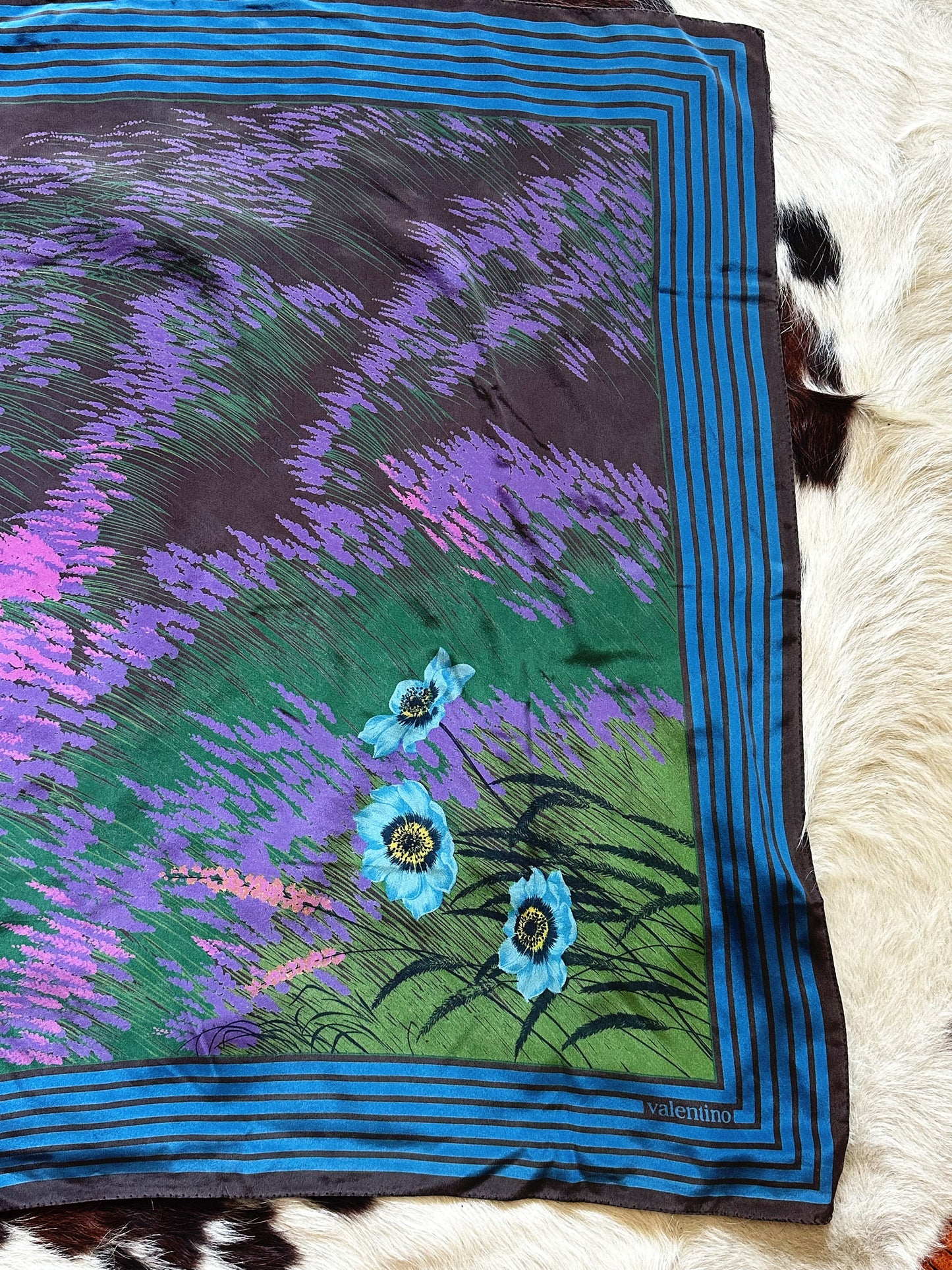 VALENTINO - Foulard Vintage 100% Seta | Motivo Floreale Lavanda e Papaveri Azzurri