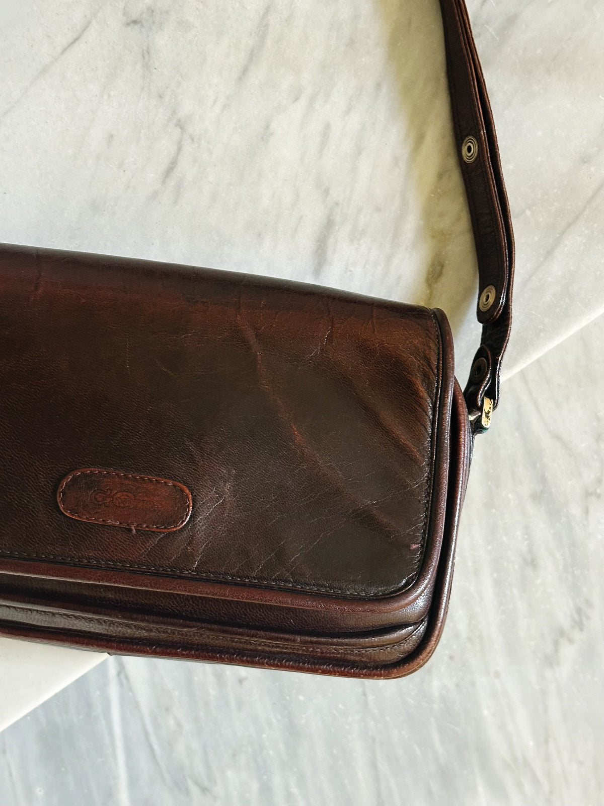 Vintage Brown Leather Shoulder Bag – Borsa a Spalla in Pelle Marrone con Tracolla Regolabile