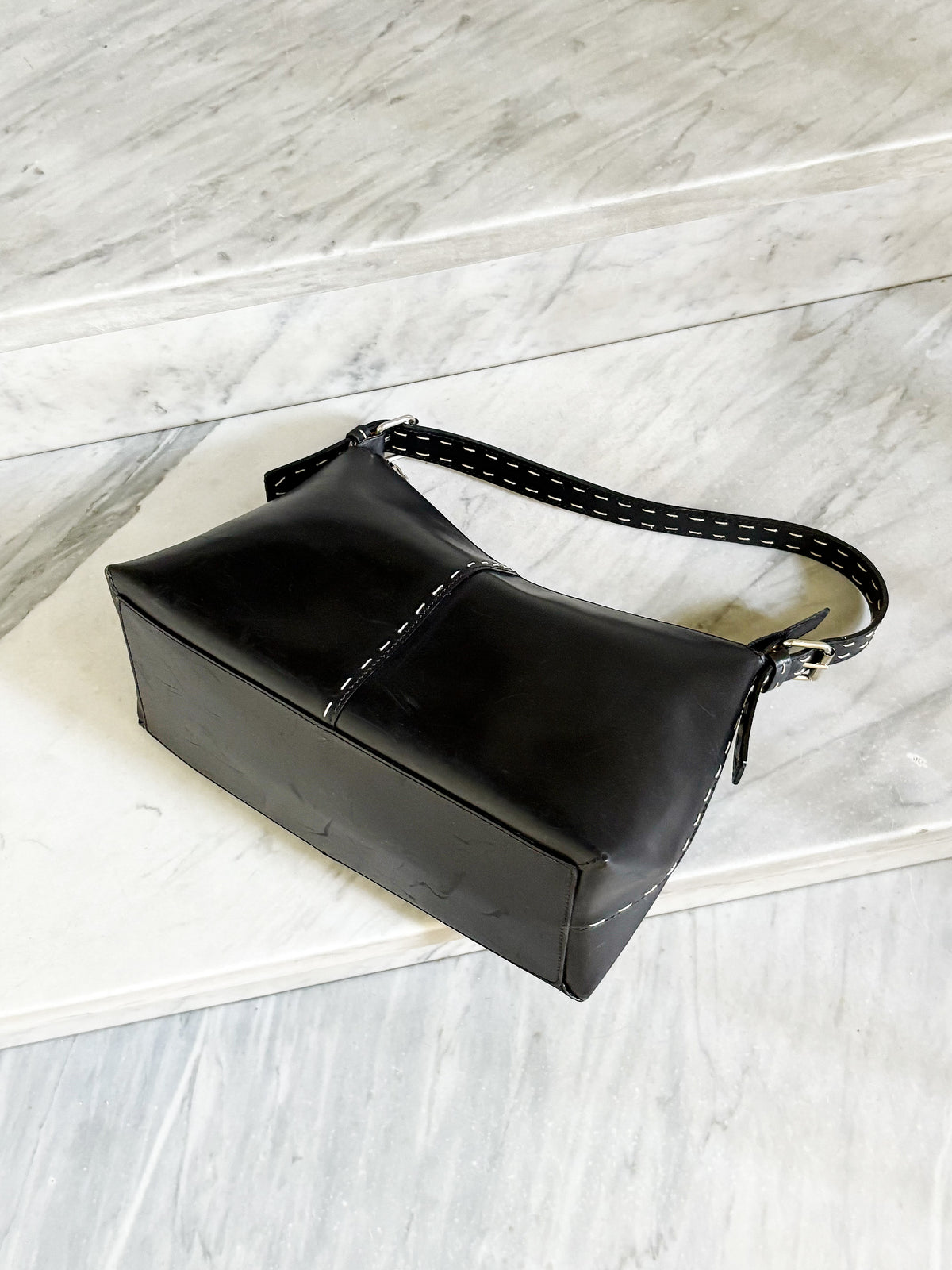MARELLA– Borsa vintage in pelle nera con impunture a contrasto