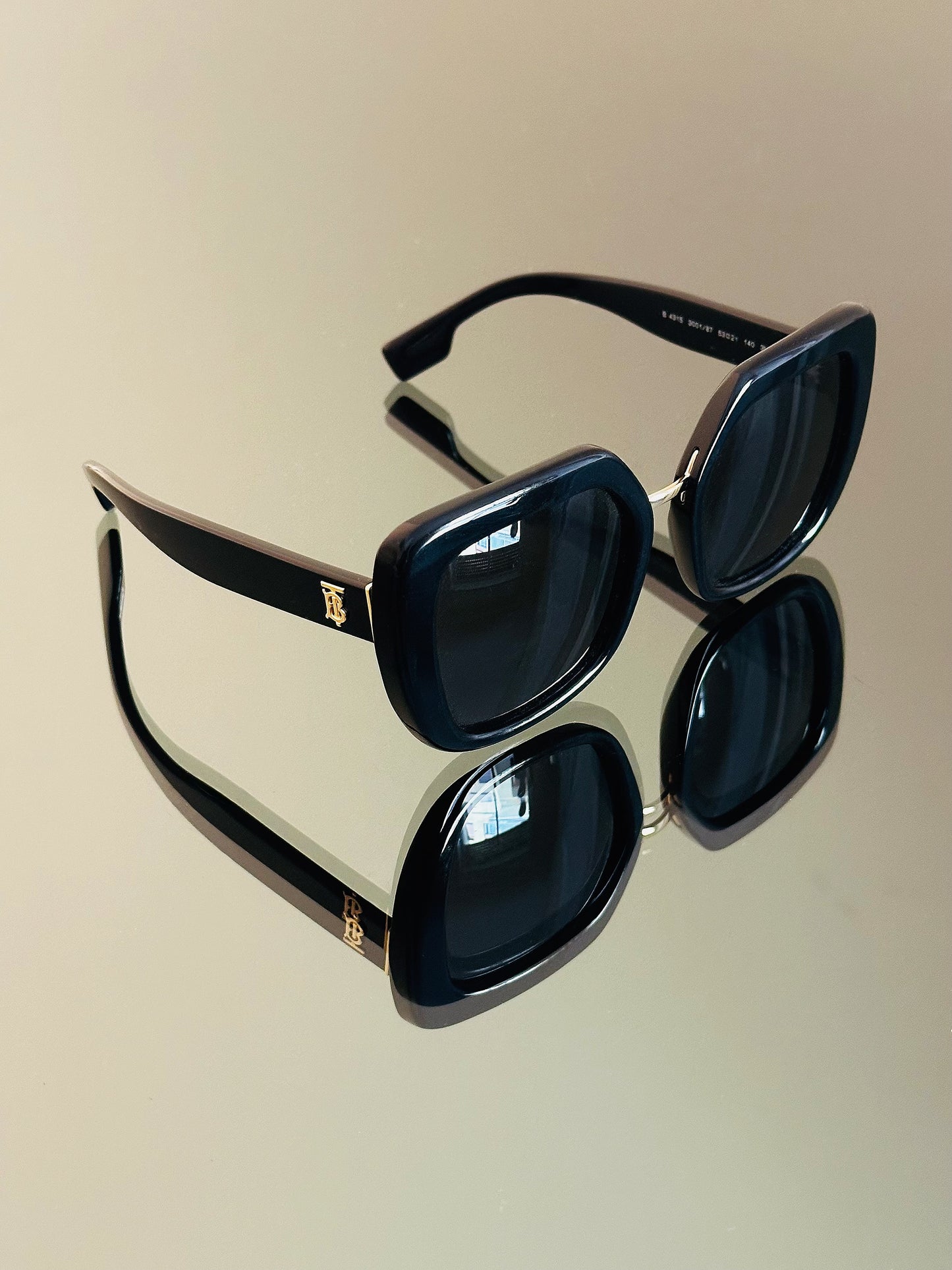 BURBERRY – BE4315 Charlotte – Occhiali da Sole Donna – Nero Lucido | Made in Italy