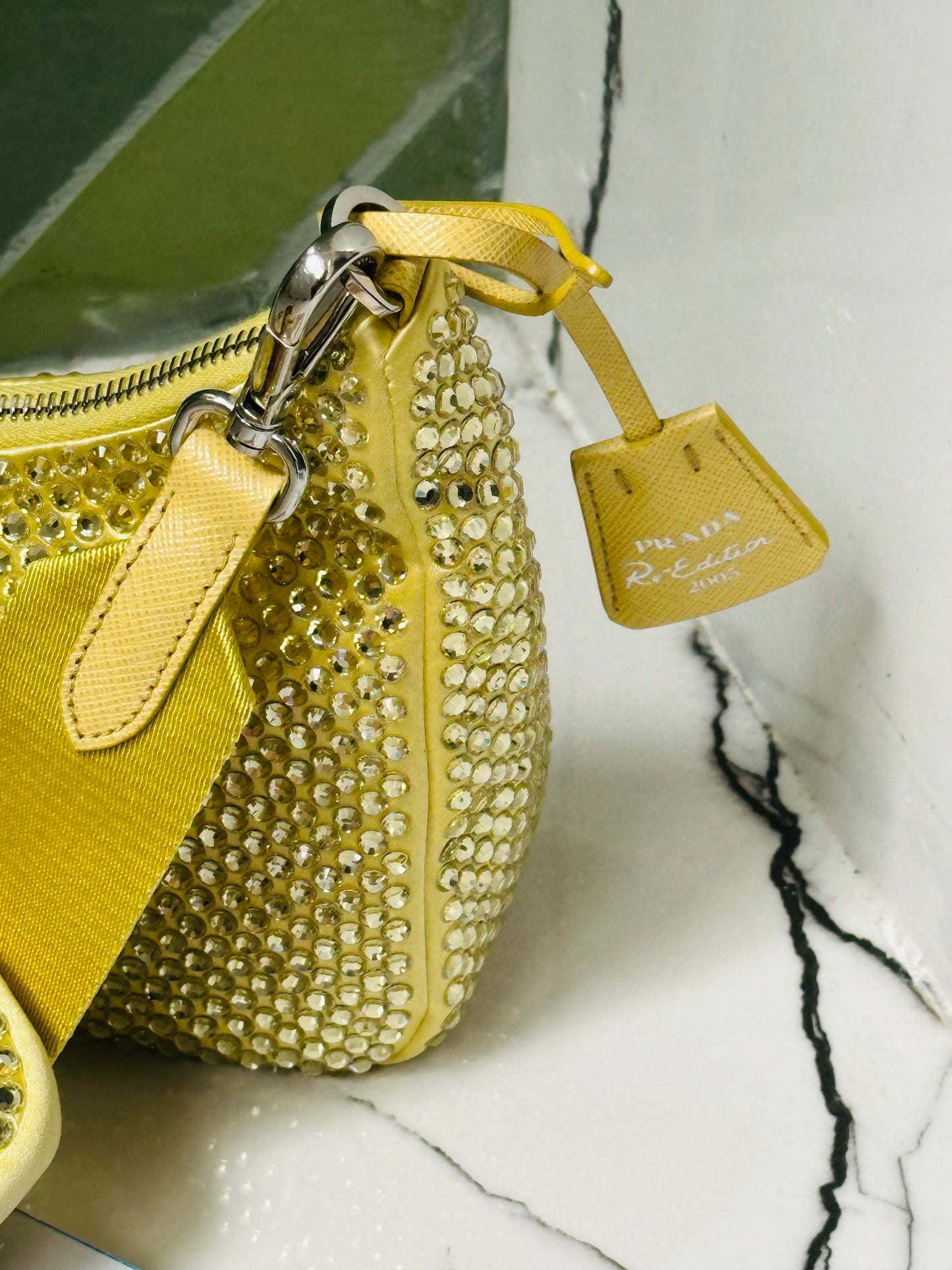 PRADA - Re-Edition 2005 Shoulder Bag – Satin Giallo con Cristalli
