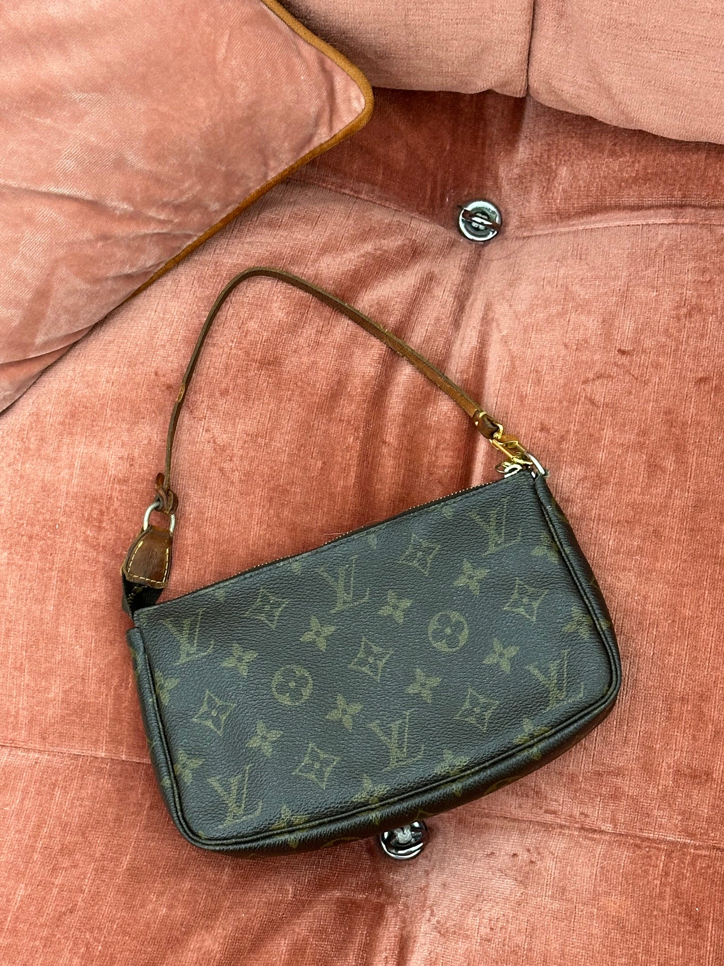 LOUIS VUITTON - Pochette Accessoires Monogram Canvas | Vintage Made in France