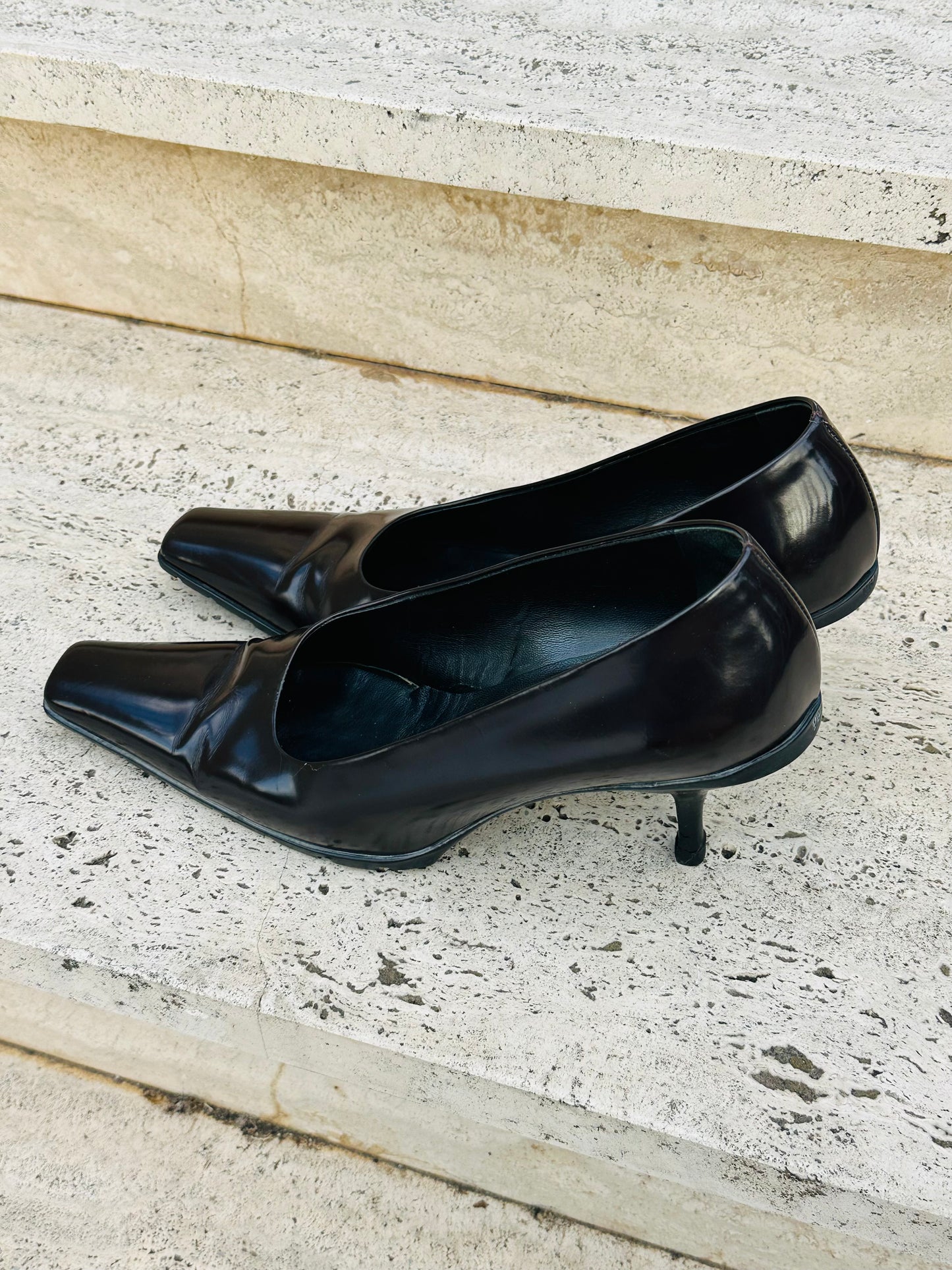 PRADA -  Décolleté in Vernice – Punta Squadrata e Tacco Medio | Taglia 37
