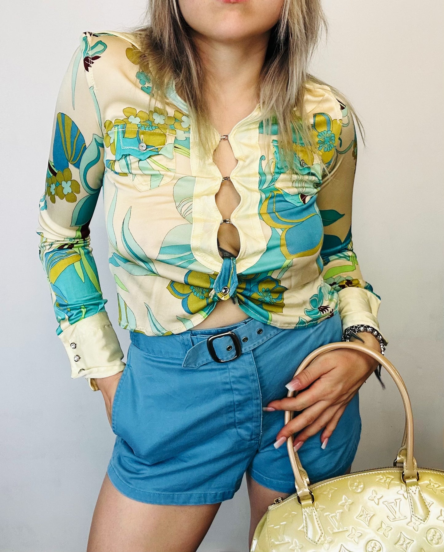 Camicia vintage stampa floreale anni Bohochic con nodo frontale 🌼🦋