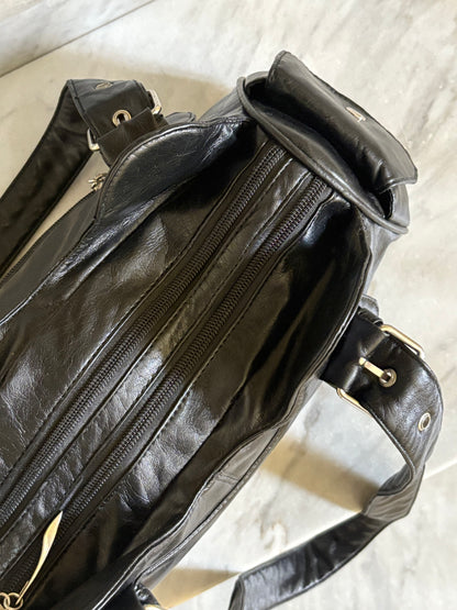 Borsa vintage in pelle nera Y2K con doppio manico e fibbie