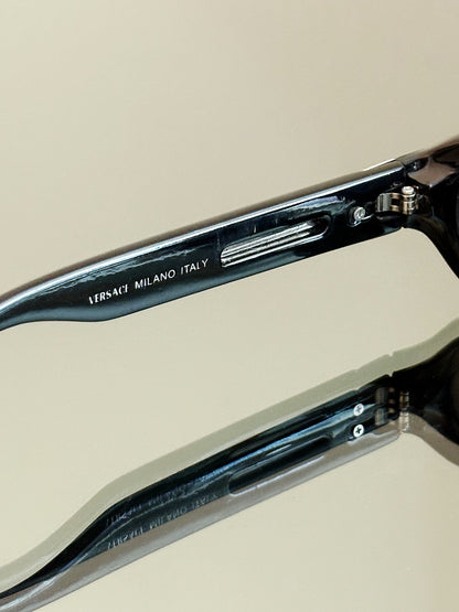 VERSACE - Occhiali da sole P-596 – montatura nera con dettagli metallici
