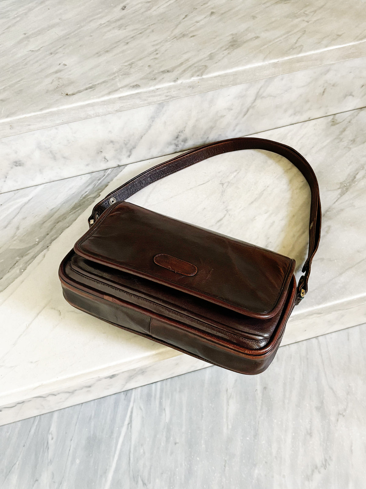 Vintage Brown Leather Shoulder Bag – Borsa a Spalla in Pelle Marrone con Tracolla Regolabile