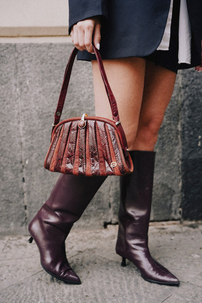 CLUTCH - Borsa vintage in pitone bordeaux dettagli in suede e chiusura gioiello