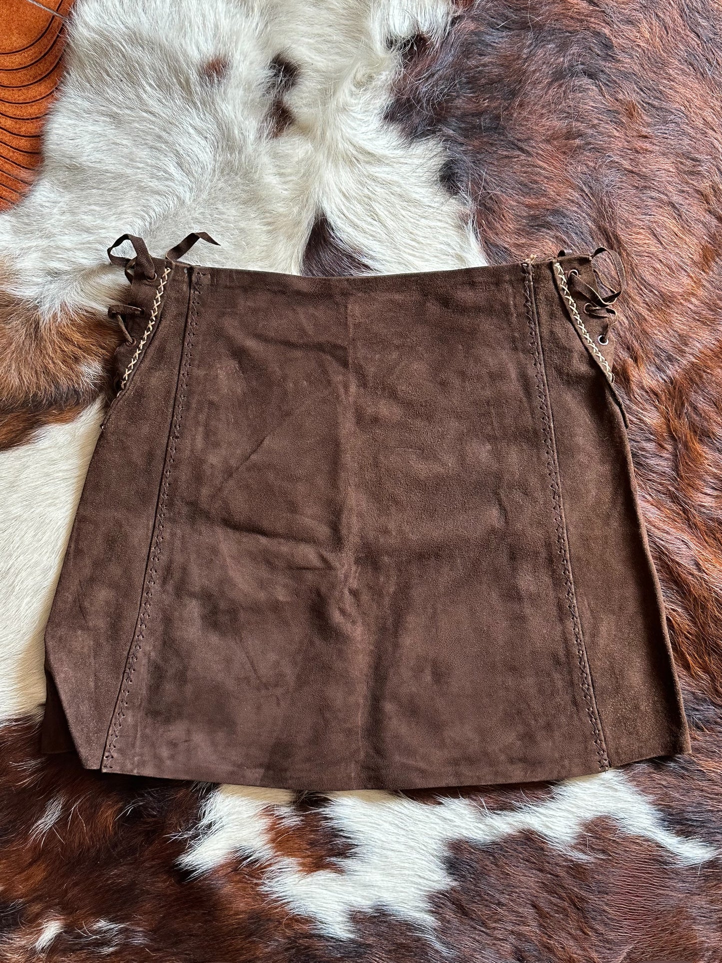 Gonna vintage in pelle scamosciata marrone con lacci laterali