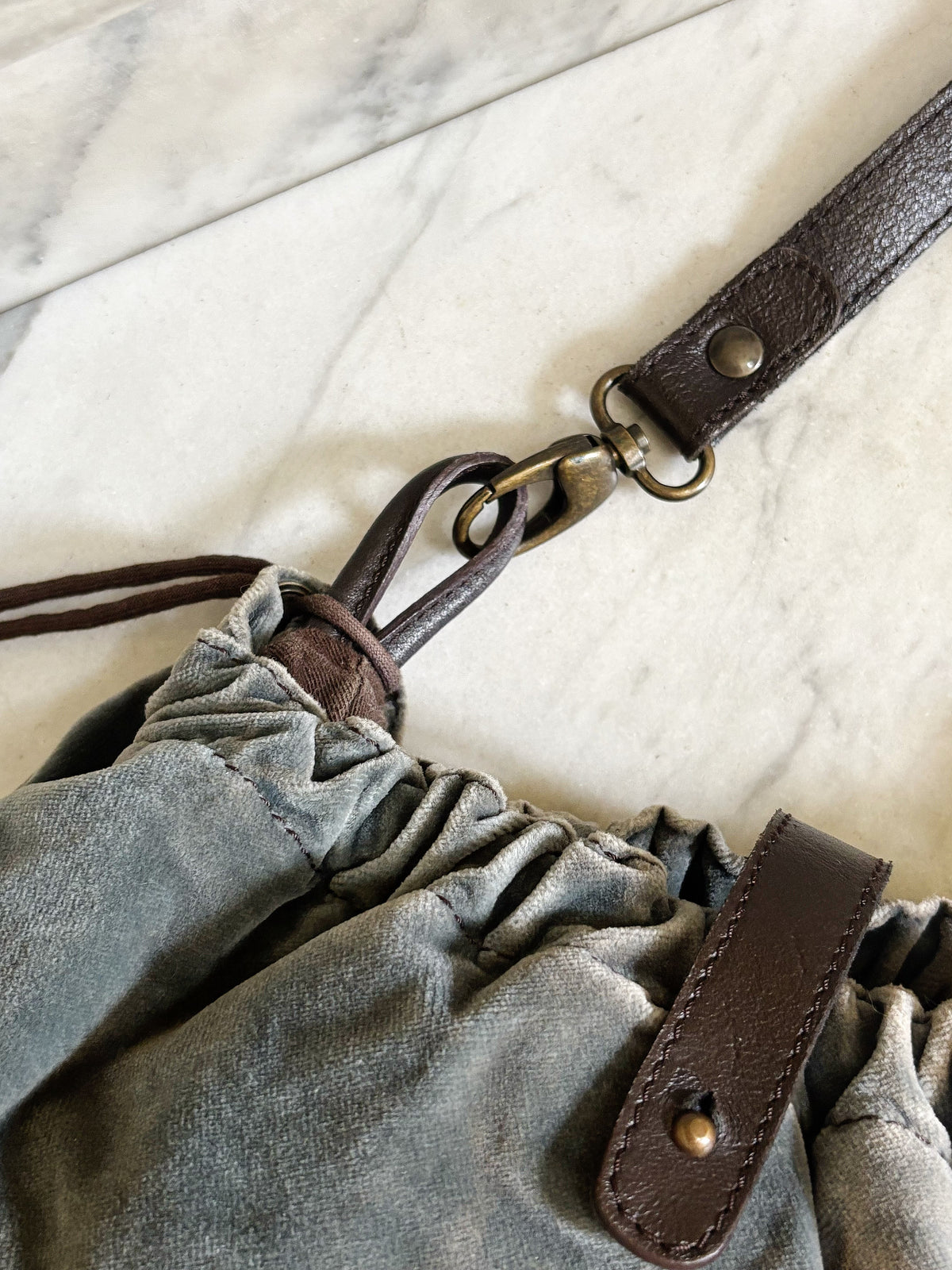 MAX&Co - Borsa a Spalla in Velluto Grigio\Verde con Dettagli Marroni