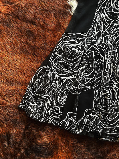 Gonna vintage svasata a rose grafiche bianco e nero | Romantic Gothic | Made in Italy