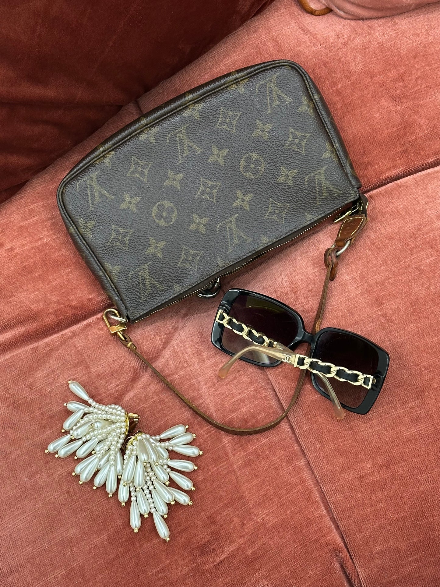 LOUIS VUITTON - Pochette Accessoires Monogram Canvas | Vintage Made in France