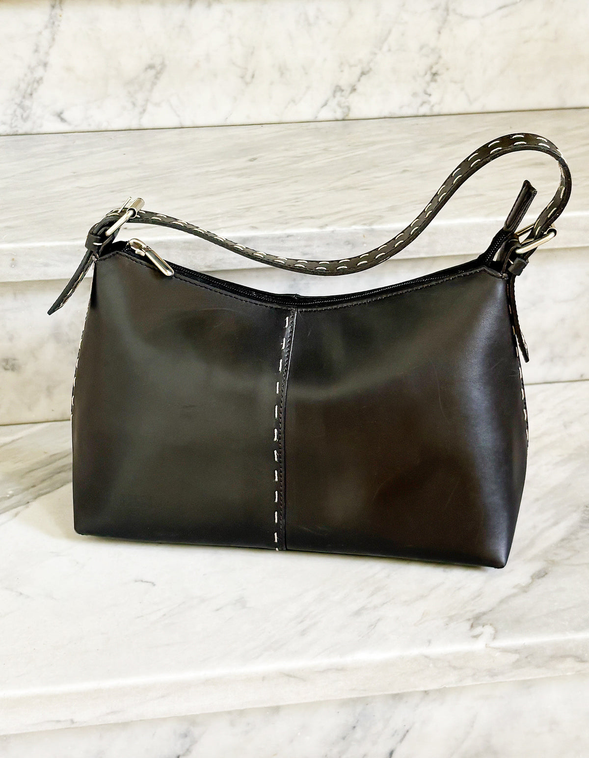 MARELLA– Borsa vintage in pelle nera con impunture a contrasto