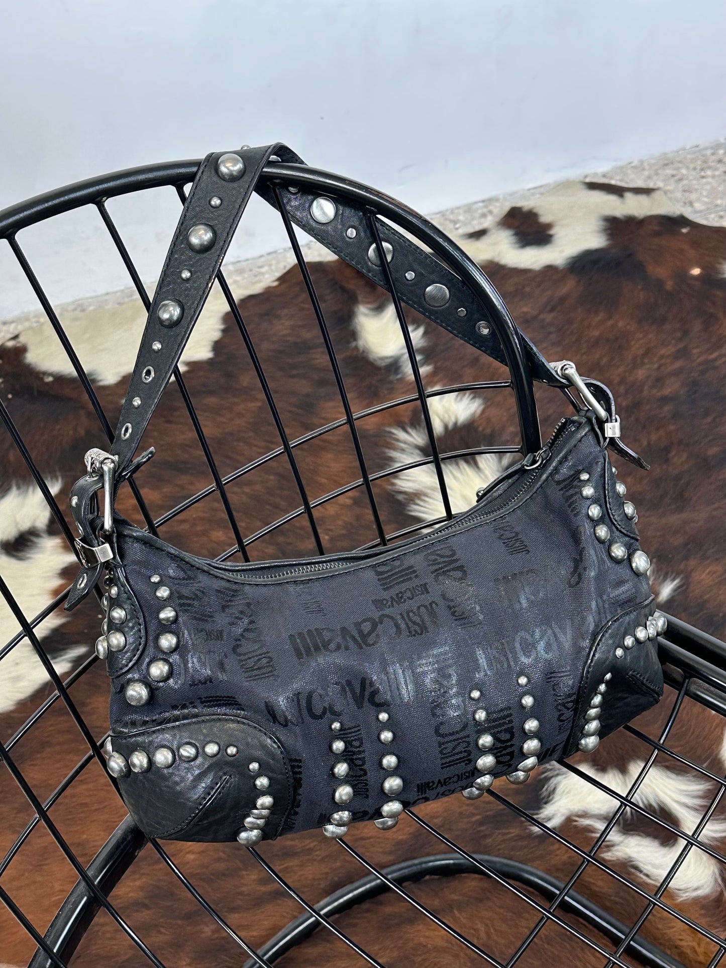 JUST CAVALLI - Borsa hobo a spalla nera borchiata Y2K