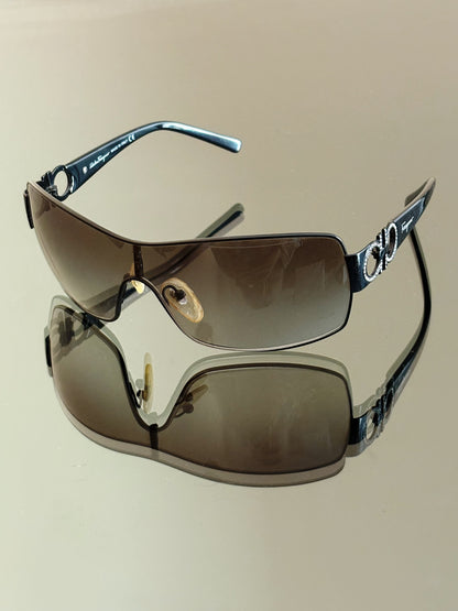 SALVATORE FERRAGAMO - Occhiali da sole – Shield Y2K con Gancini e cristalli