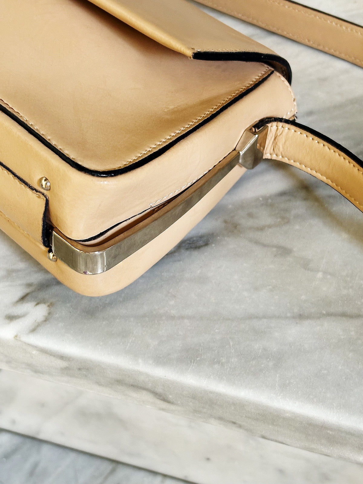 Vintage Structured Leather Shoulder Bag – Beige / Camel