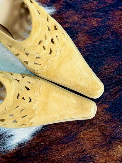 Mules Vintage in Camoscio Giallo Ocra con Intagli – Made in Italy | Taglia 38