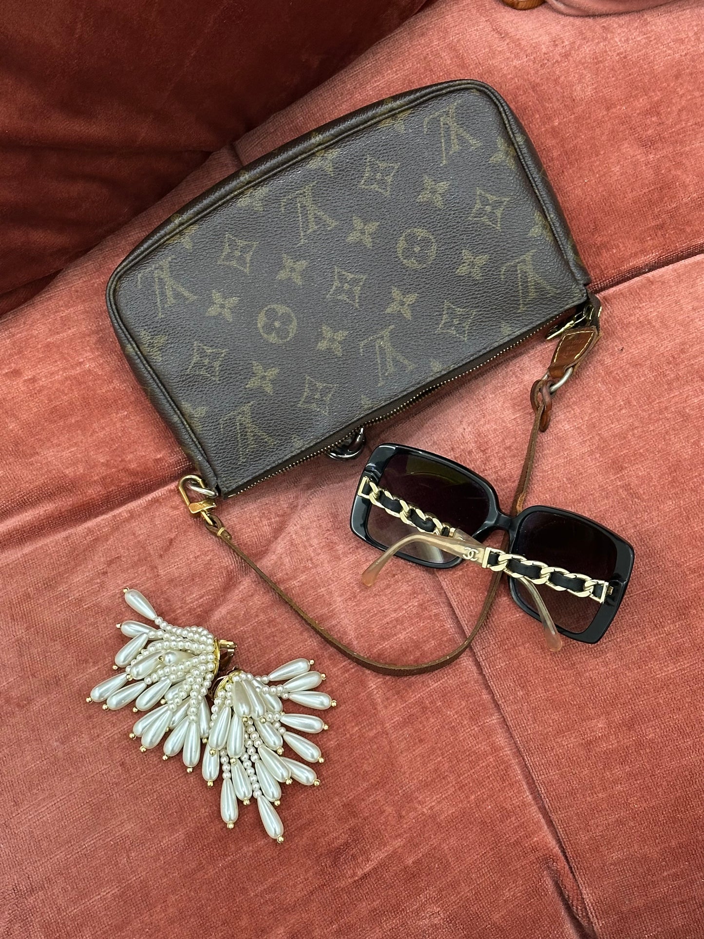 LOUIS VUITTON - Pochette Accessoires Monogram Canvas | Vintage Made in France