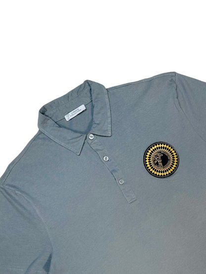 VERSACE COLLECTION –  Polo color grigio con Patch dorato di Medusa stilizzata | XXL