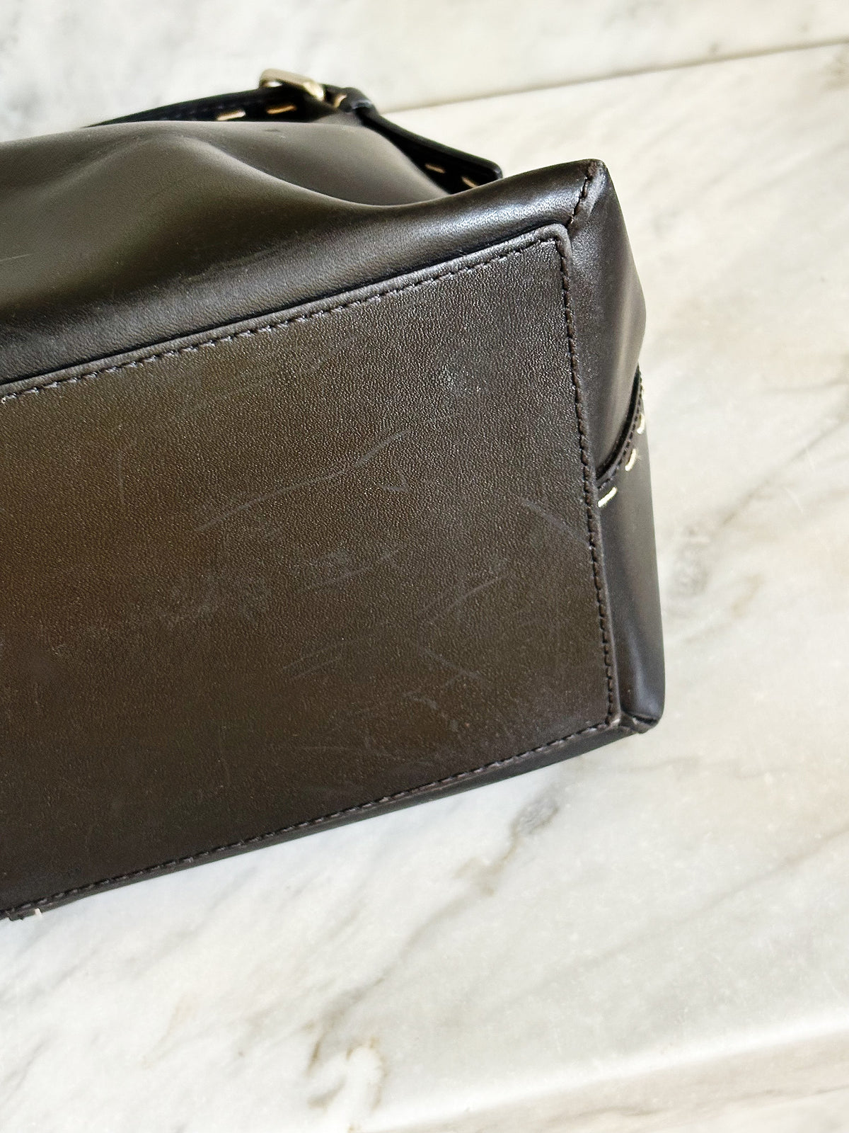 MARELLA– Borsa vintage in pelle nera con impunture a contrasto