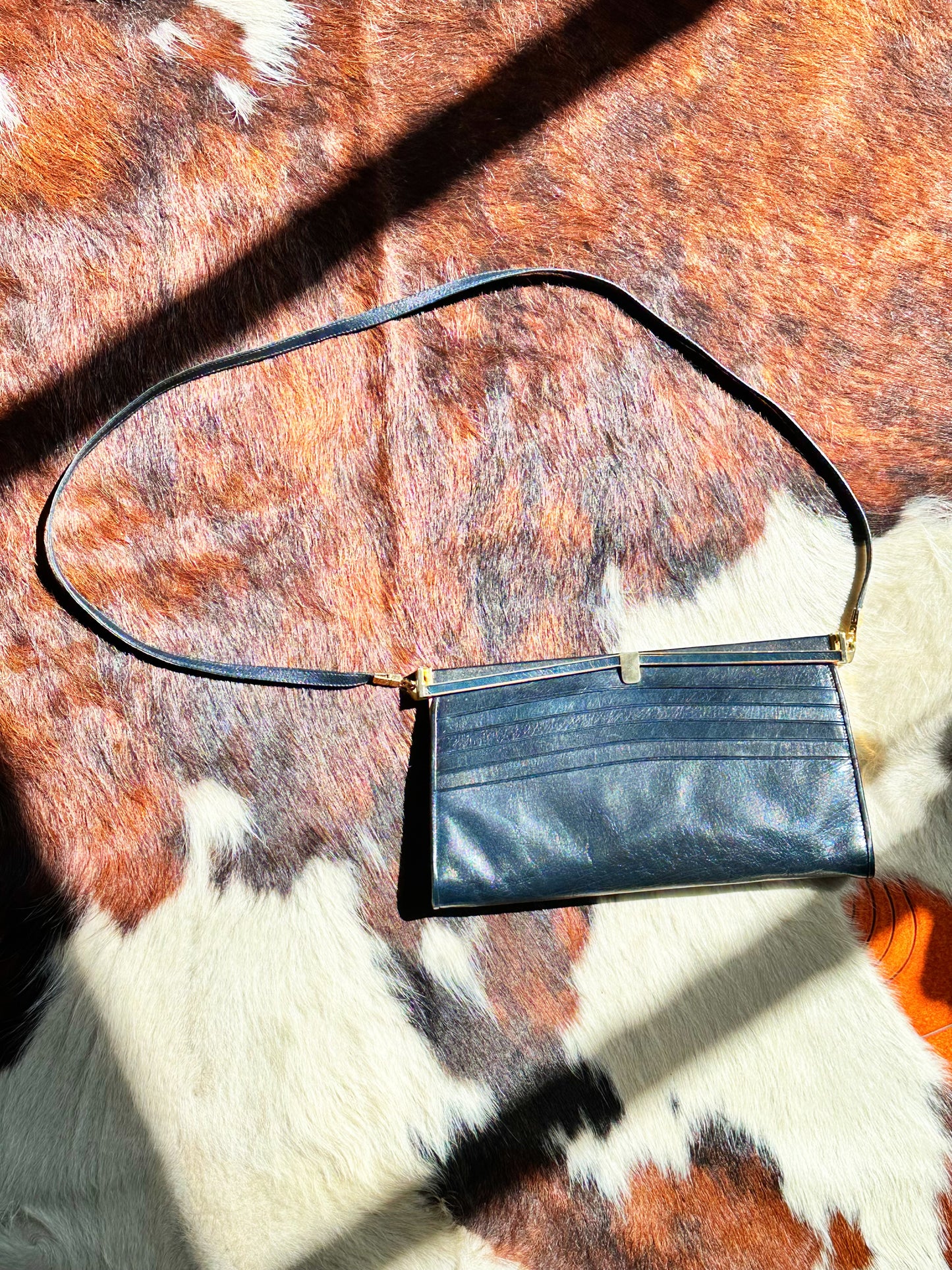 CLUTCH - Borsa Vintage Structured in Pelle Blu Notte con Chiusura Gioiello