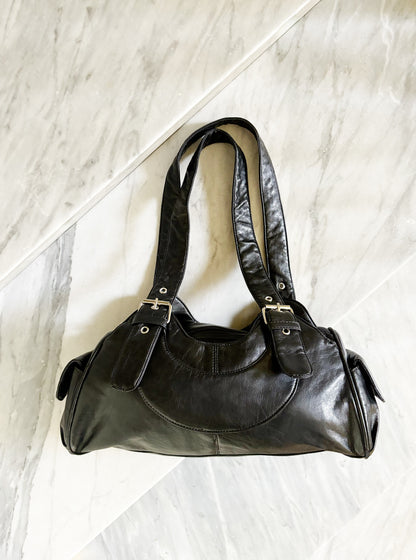 Borsa vintage in pelle nera Y2K con doppio manico e fibbie