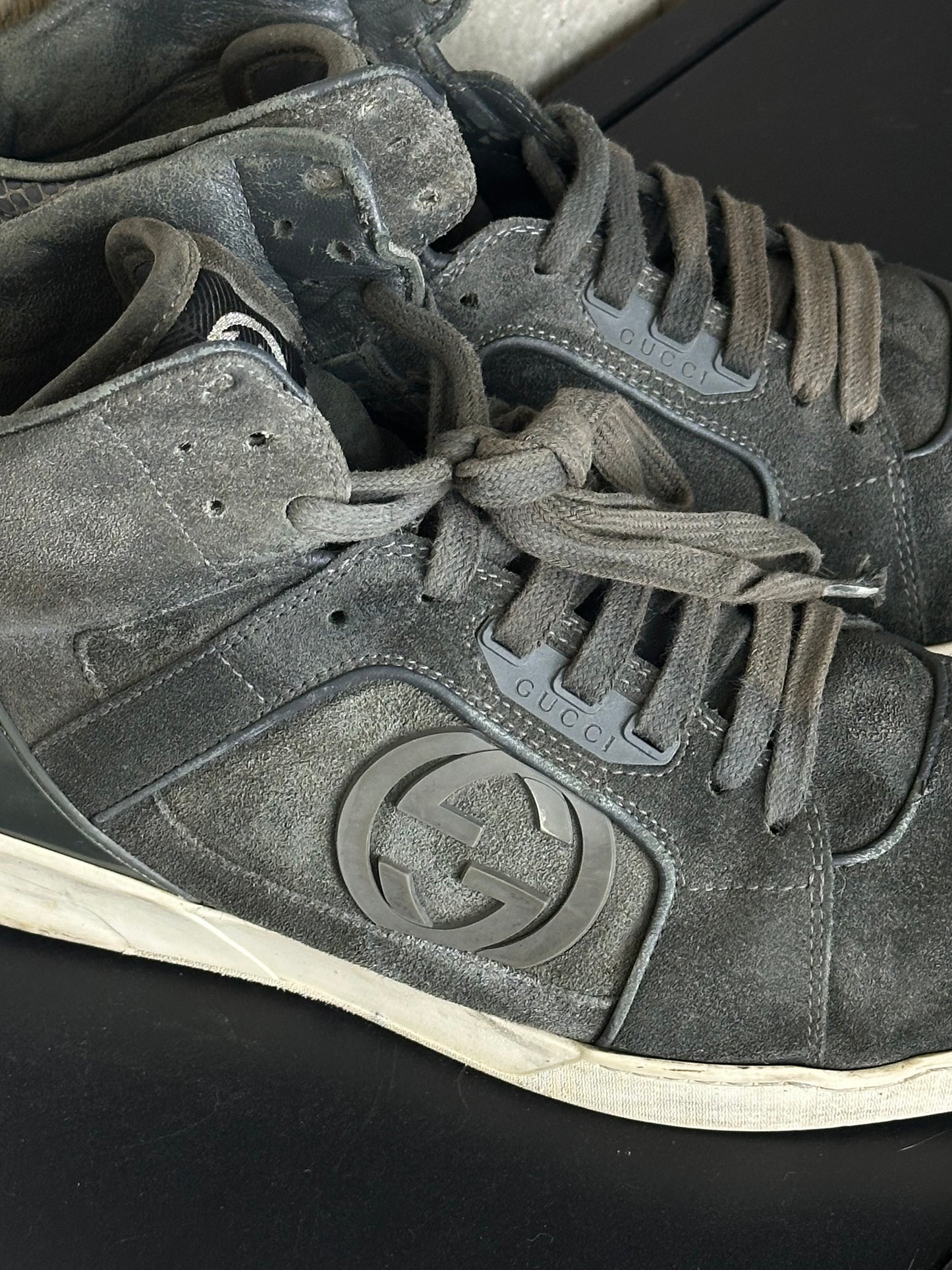 GUCCI - Sneakers High-Top in Pelle Scamosciata – Logo GG Laterale | Tg 42